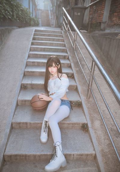 欧美巨臀精品_高清超清免费观看