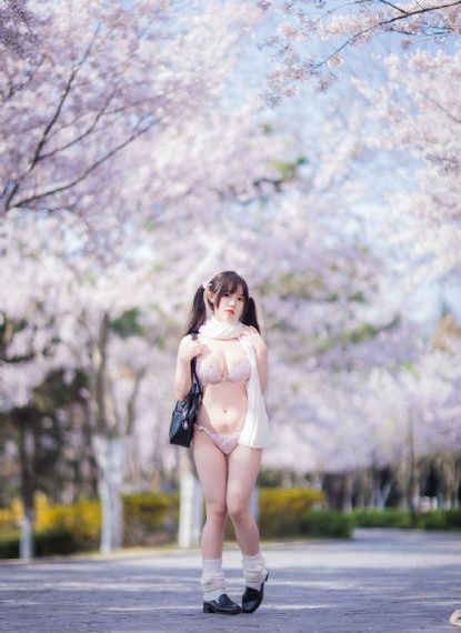 欧美俄罗斯女子组合_DVD迅雷电影在线